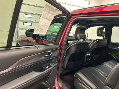 Used 2023 Jeep Grand Cherokee L Overland w/ Advanced Protech Group III AWD/4WD image 32