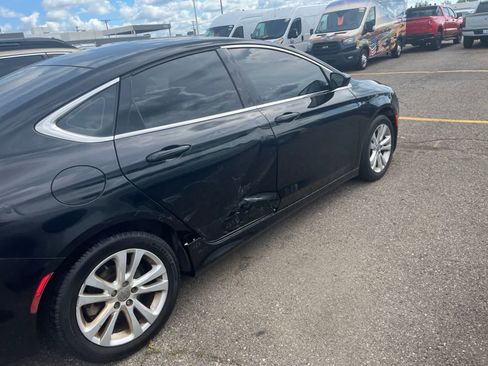 Used 2016 Chrysler 200 Limited FWD image 14