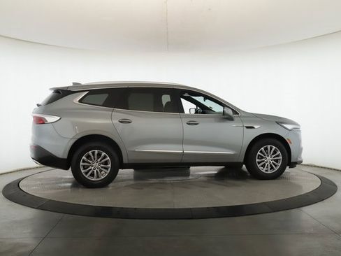 Used 2023 Buick Enclave Essence image 6