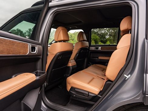 Used 2025 Hyundai Santa Fe Limited FWD image 18