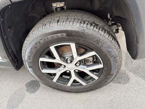 Used 2024 Jeep Grand Cherokee Limited RWD image 9