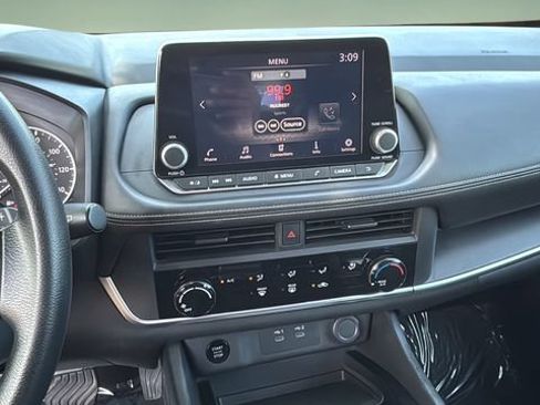 Used 2025 Nissan Rogue S FWD image 25