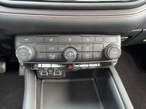 Certified 2025 Dodge Durango GT image 28