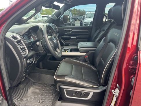 Used 2024 RAM 1500 Laramie AWD/4WD image 7