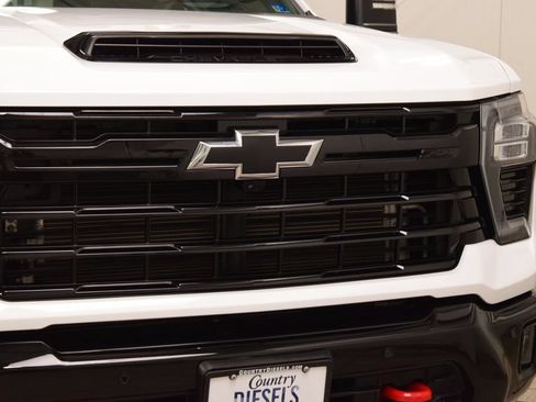 Used 2025 Chevrolet Silverado 2500 LTZ w/ LTZ Plus Package AWD/4WD image 10