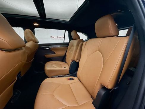 Used 2020 Toyota Highlander Platinum image 26