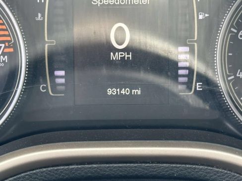 Used 2016 Jeep Cherokee Latitude FWD image 22
