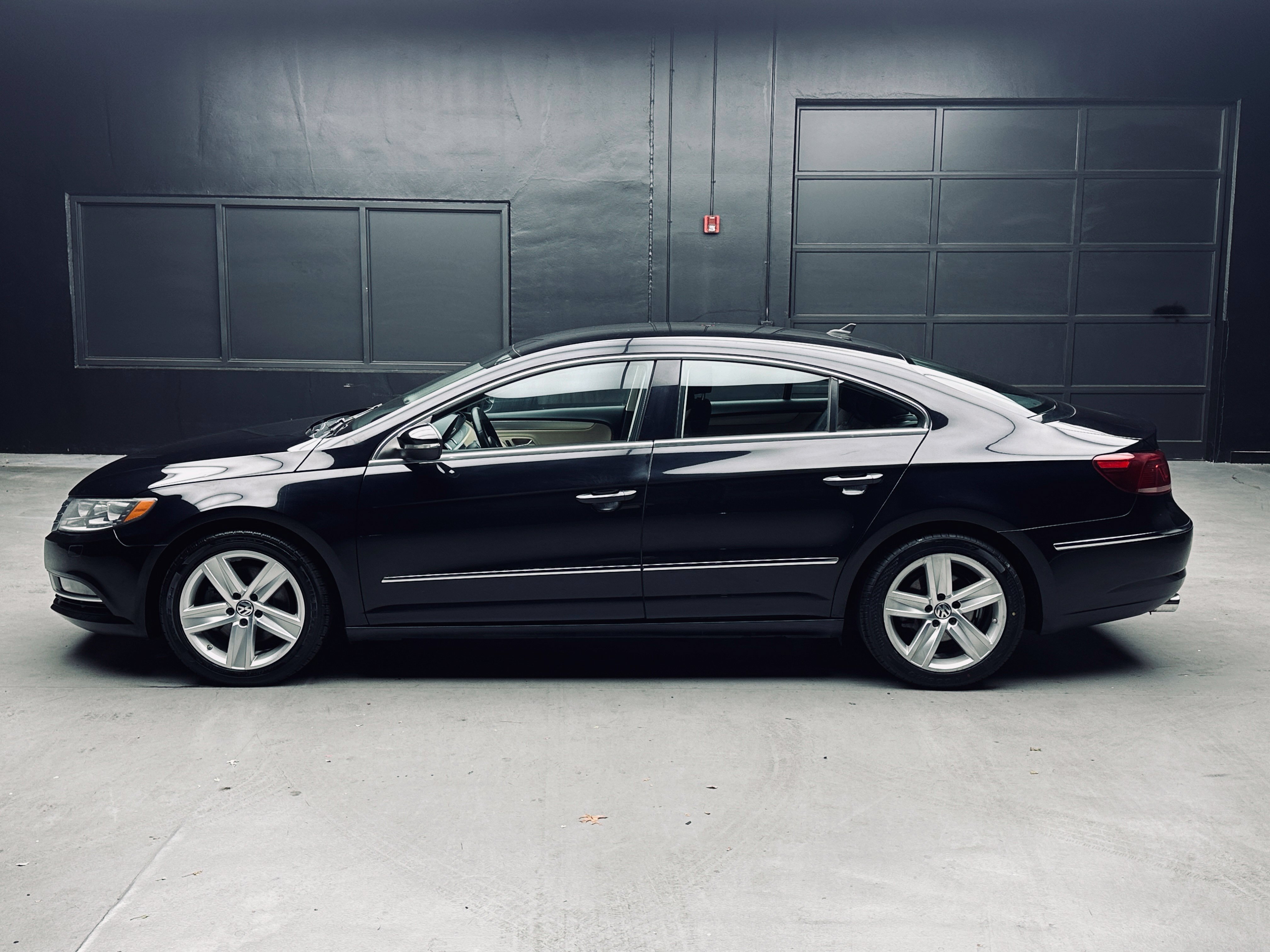 Used 2015 Volkswagen CC Sport FWD image 3