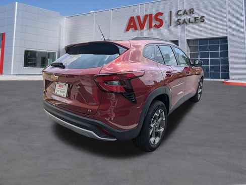 Used 2025 Chevrolet Trax LT w/ LT Convenience Package FWD image 6
