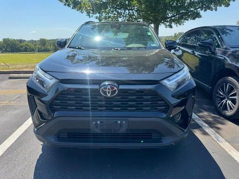 Used 2022 Toyota RAV4 XLE w/ Convenience Package AWD/4WD image 2