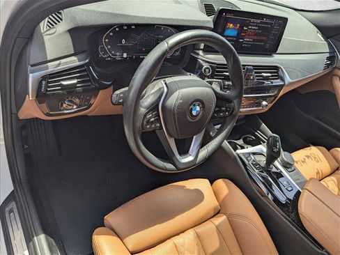 Used 2023 BMW 530i w/ Convenience Package RWD image 3