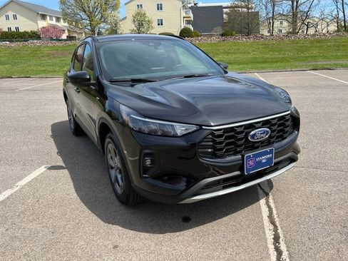 Used 2025 Ford Escape ST-Line Select AWD/4WD image 2