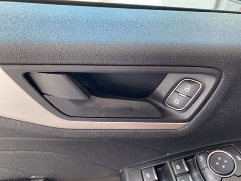 Certified 2022 Ford Escape SE w/ SE Sport Appearance Package image 10