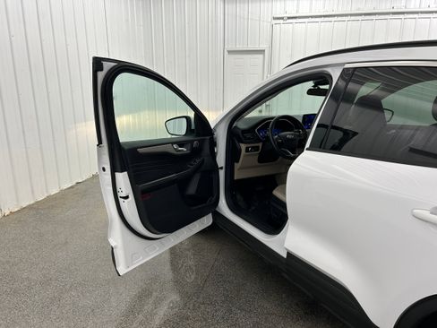 Used 2021 Ford Escape SEL w/ Technology Package AWD/4WD image 21