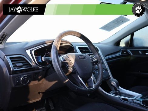 Used 2015 Ford Fusion SE image 9