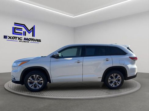 Used 2015 Toyota Highlander Plus FWD image 2