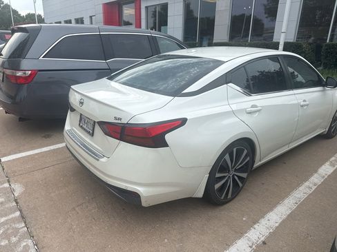 Used 2020 Nissan Altima 2.5 SR FWD image 3
