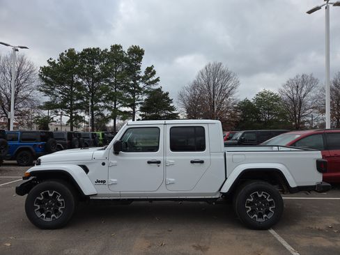 New 2026 Jeep Gladiator Sahara image 2