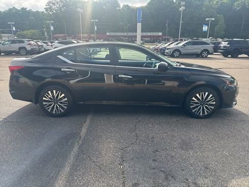 Used 2023 Nissan Altima 2.5 SV AWD/4WD image 8