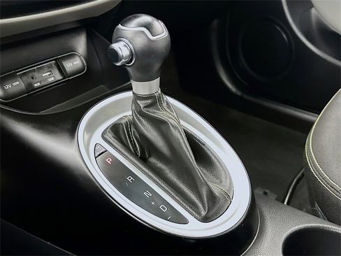 Used 2016 Kia Soul + image 22