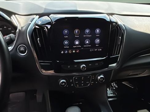Used 2022 Chevrolet Traverse LT FWD image 25