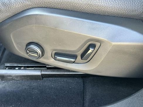 Used 2023 Volvo XC60 B5 Plus image 34