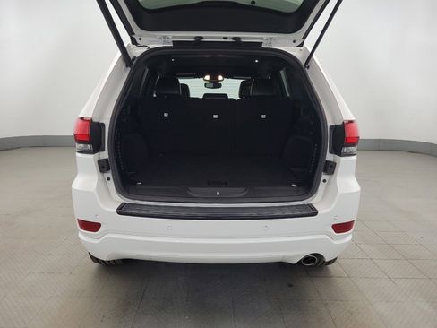 Used 2017 Jeep Grand Cherokee Altitude AWD/4WD image 29