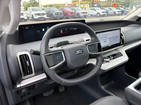 Certified 2025 Ford Expedition Max Active AWD/4WD image 3
