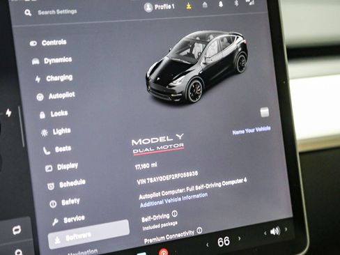 Used 2024 Tesla Model Y Performance AWD/4WD image 27