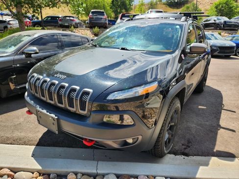 Used 2016 Jeep Cherokee Trailhawk w/ Comfort/Convenience Group AWD/4WD image 9