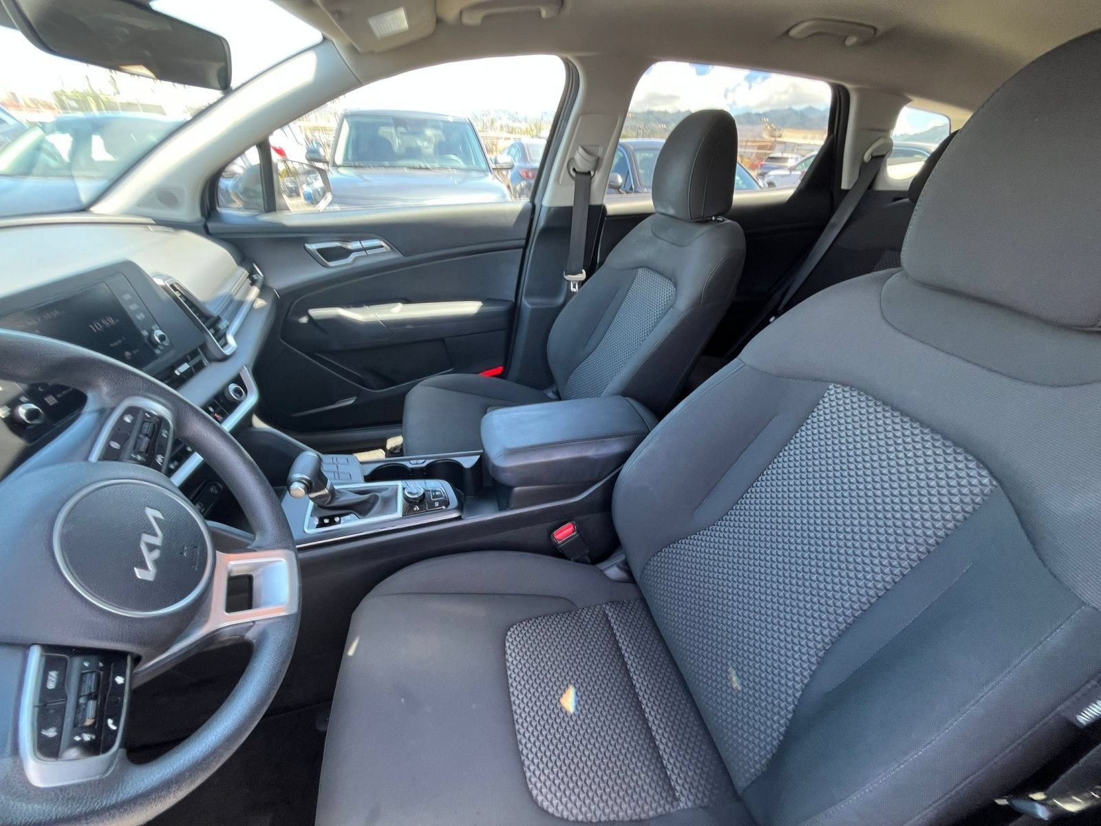 Used 2025 Kia Sportage LX FWD image 24