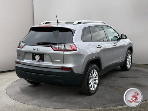Used 2020 Jeep Cherokee Latitude w/ Cold Weather Group AWD/4WD image 7