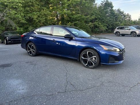 Used 2023 Nissan Altima 2.5 SR FWD image 8