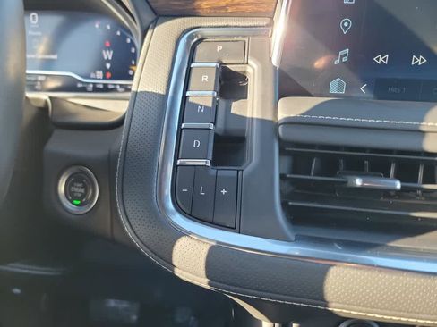 Certified 2024 Chevrolet Suburban Premier image 17