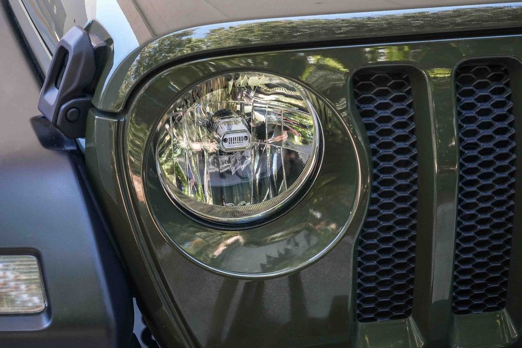 Used 2022 Jeep Wrangler Unlimited Sport AWD/4WD image 8