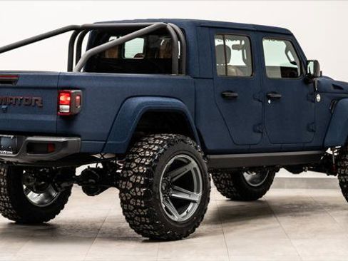 Used 2025 Jeep Gladiator Sport image 9