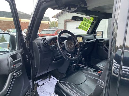 Used 2012 Jeep Wrangler Unlimited Sahara image 14