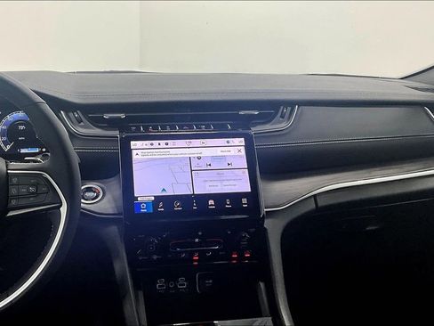 Used 2024 Jeep Grand Cherokee Limited image 6