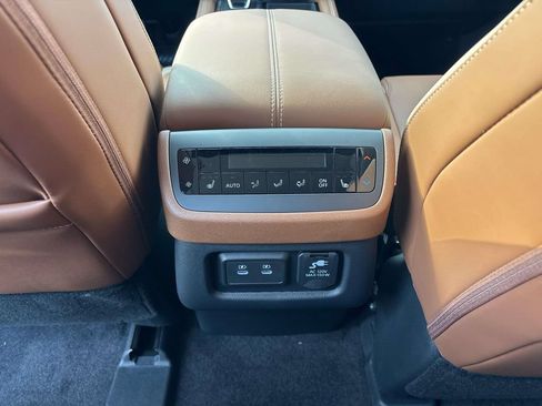 New 2026 Nissan Pathfinder Platinum AWD/4WD image 10