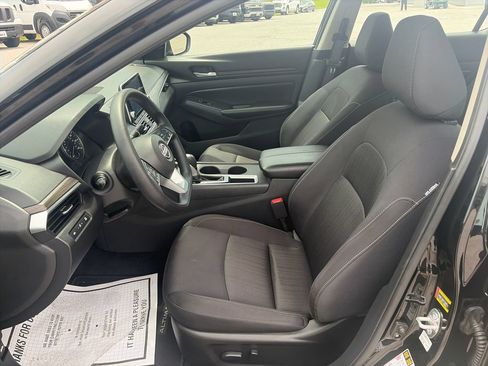 Used 2025 Nissan Altima 2.5 SV FWD image 10