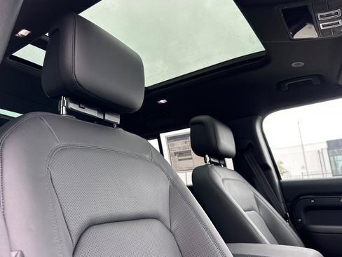 New 2025 Land Rover Defender 130 X-Dynamic SE image 19