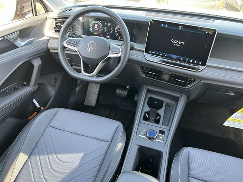 New 2026 Volkswagen Tiguan SE FWD image 10