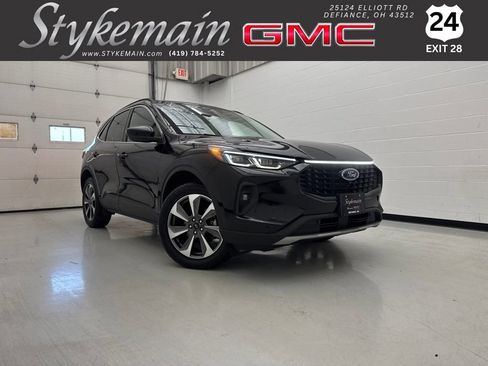 Used 2024 Ford Escape Platinum AWD/4WD image 1