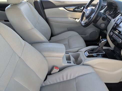 Used 2022 Nissan Rogue Sport SL w/ Premium Package image 12