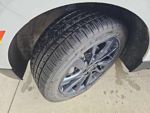 Certified 2024 Chevrolet Equinox RS w/ RS Leather Package AWD/4WD image 37