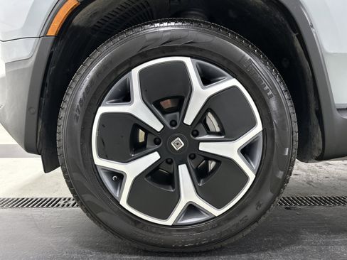 Used 2024 Rivian R1T Adventure AWD/4WD image 9