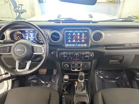 Used 2022 Jeep Wrangler Unlimited Sahara w/ Cold Weather Group AWD/4WD image 26