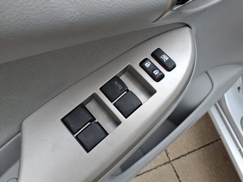 Used 2010 Toyota Corolla LE image 28