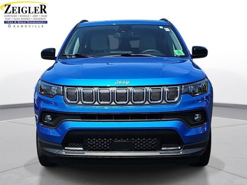 Certified 2022 Jeep Compass Latitude w/ Sun and Sound Group AWD/4WD image 2