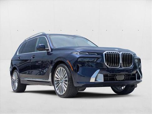 Used 2026 BMW X7 xDrive40i w/ Executive Package image 3